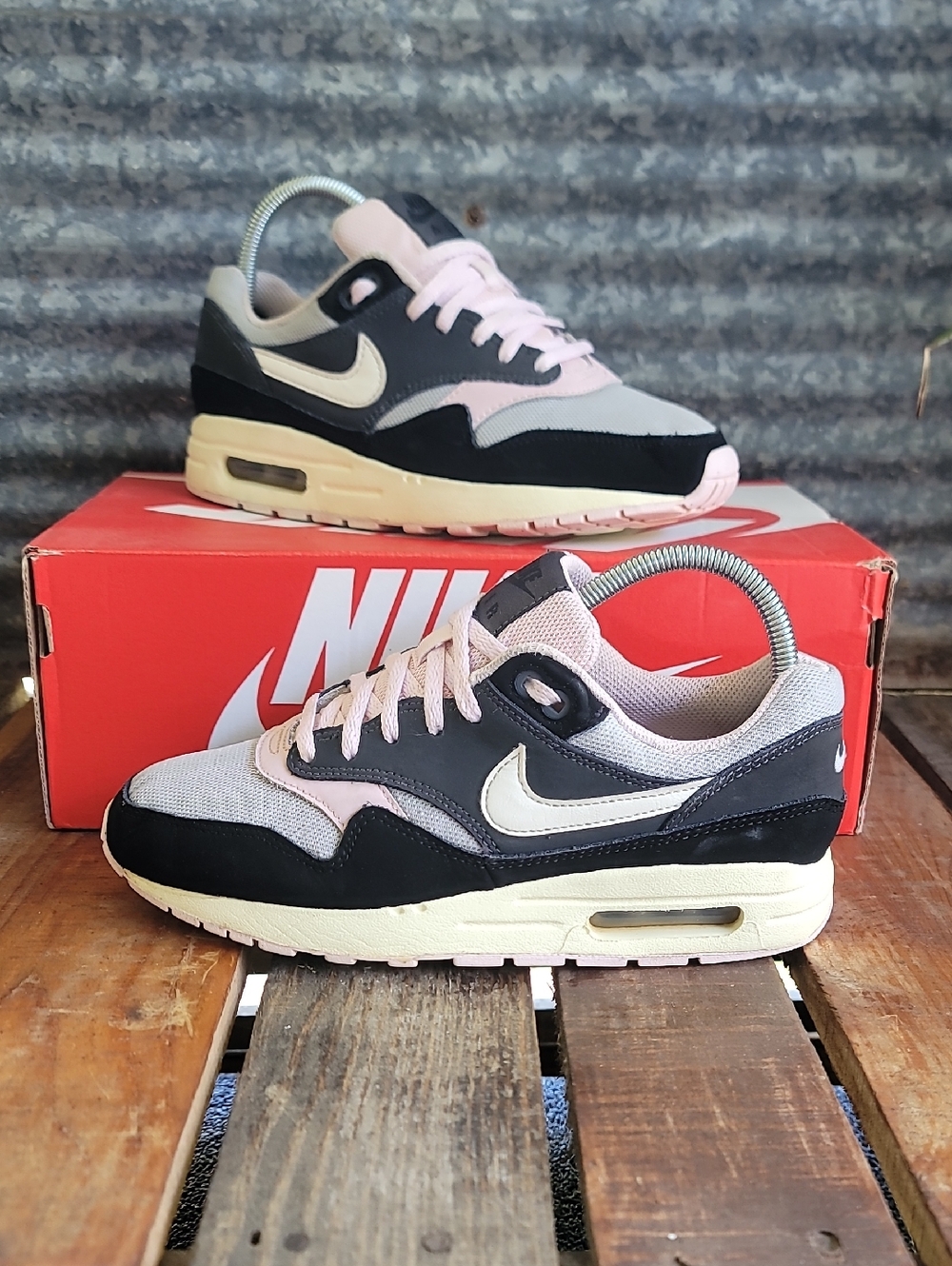 Nike Air Max 1 "Black Anthracite Pink Foam" Wmns 7.5 Ships Today